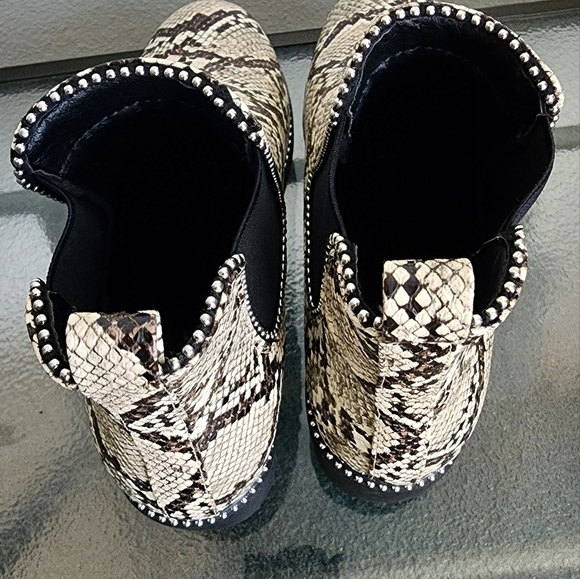 Tinstree Chelsea Women's Ankle Boots Snakeskin Print Combat Chunky Heel Sz 9.5 - Picture 9 of 14